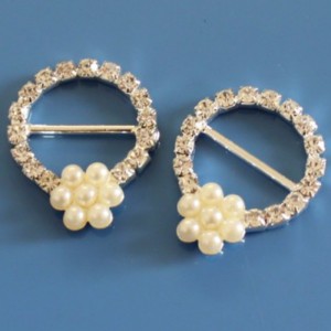Bottone in metallo accessorio di ultima moda di ottima qualità con perla 4